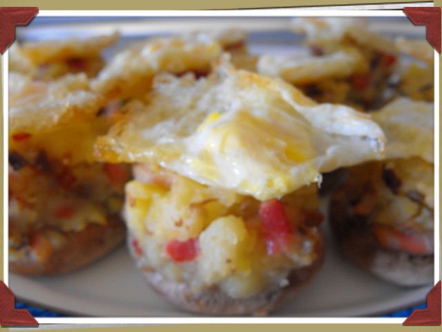 Champiñones rellenos de patata y bacon con huevo de codorniz Champiñones rellenos de patata y bacon con huevo de codorniz