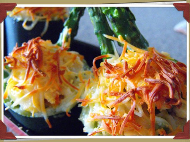 Calabacines rellenos de pollo y esparragos verdes