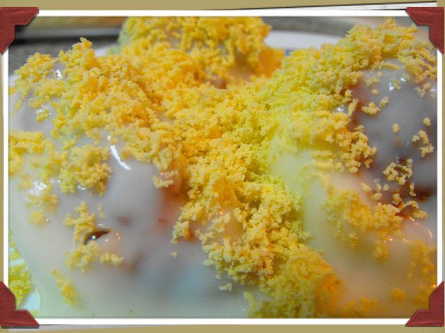 Huevos rellenos de carne