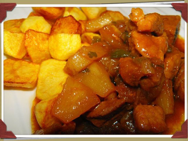 Guiso de cerdo con piña Guiso de cerdo con piña