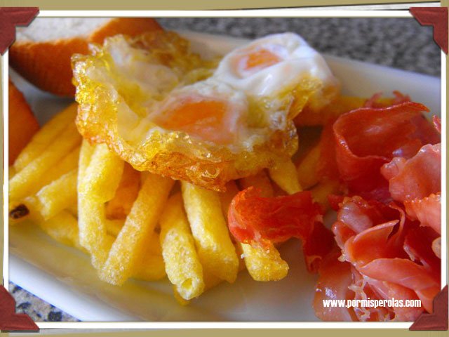 Tapa de huevos de codorniz con patatas y jamón #diadelatapa