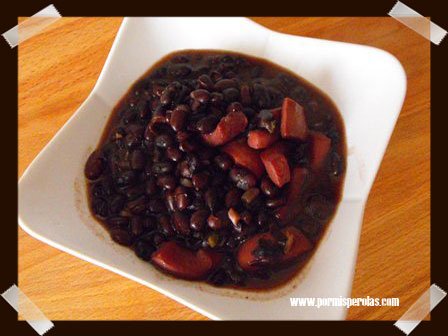 Potaje de alubias negras con calamares