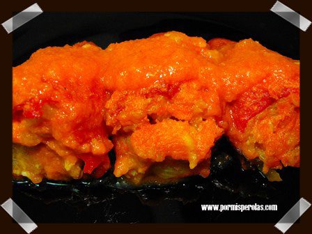 Pimientos de piquillo rellenos de merluza y gambas