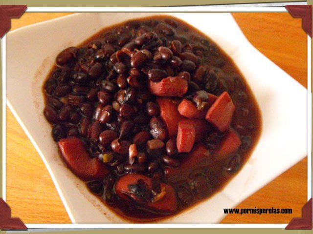 Potaje de alubias negras con calamares