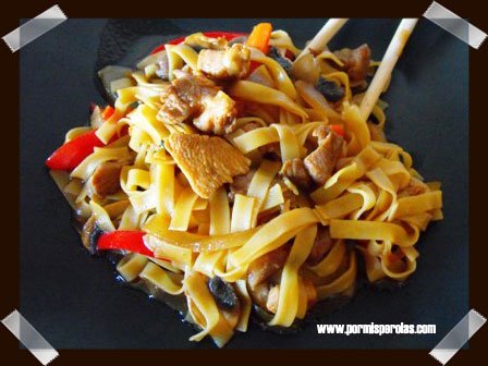 Tallarines estilo chino