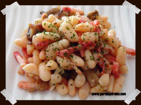 Salteado de alubias, bacon y setas