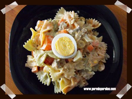 Ensalada de pasta y pollo